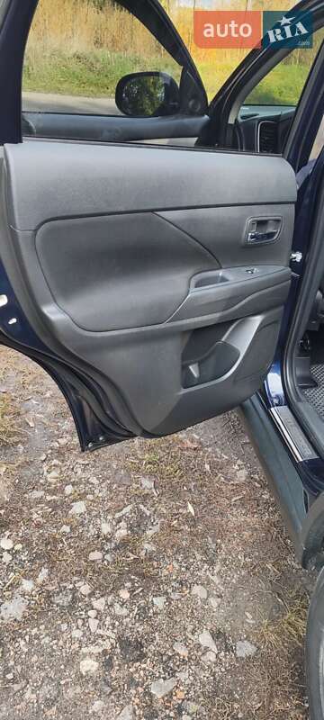 Внедорожник / Кроссовер Mitsubishi Outlander 2017 в Смеле