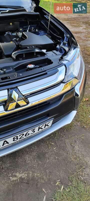 Внедорожник / Кроссовер Mitsubishi Outlander 2017 в Смеле