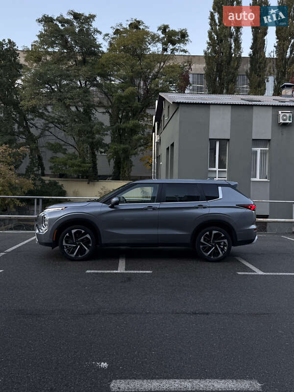 Внедорожник / Кроссовер Mitsubishi Outlander 2022 в Киеве