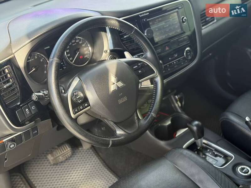 Внедорожник / Кроссовер Mitsubishi Outlander 2013 в Запорожье
