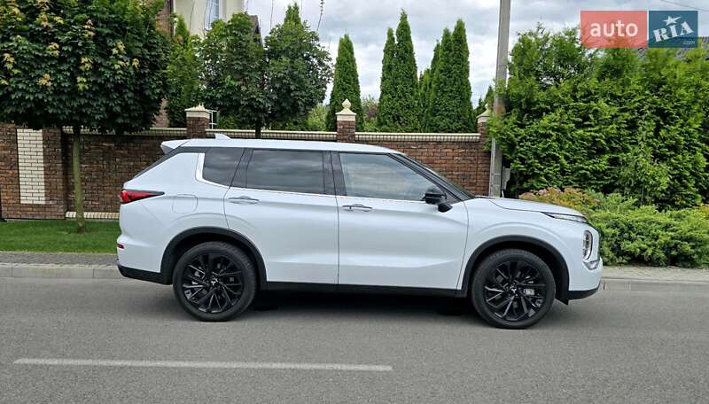 Внедорожник / Кроссовер Mitsubishi Outlander 2022 в Киеве