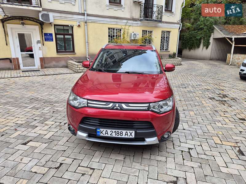 Внедорожник / Кроссовер Mitsubishi Outlander 2014 в Киеве