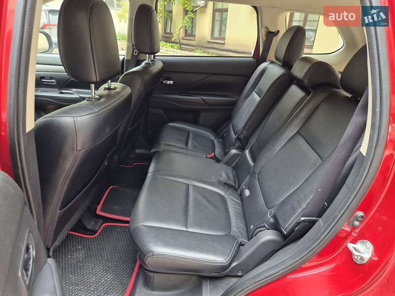 Внедорожник / Кроссовер Mitsubishi Outlander 2014 в Киеве