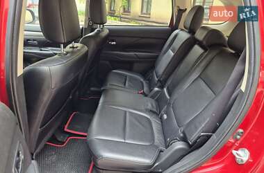 Внедорожник / Кроссовер Mitsubishi Outlander 2014 в 