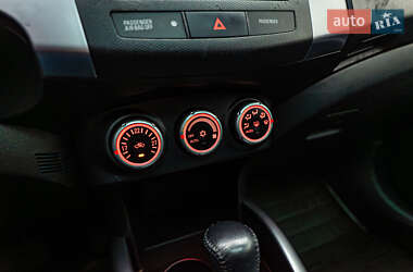 Внедорожник / Кроссовер Mitsubishi Outlander 2008 в 