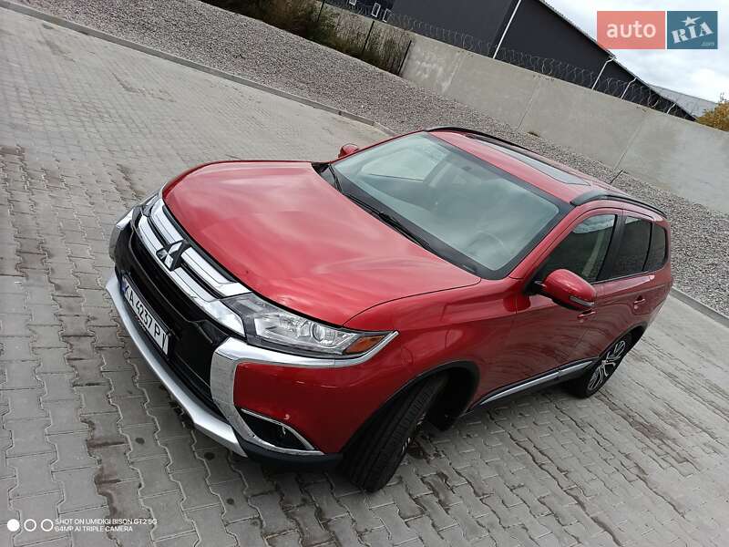 Внедорожник / Кроссовер Mitsubishi Outlander 2016 в Киеве