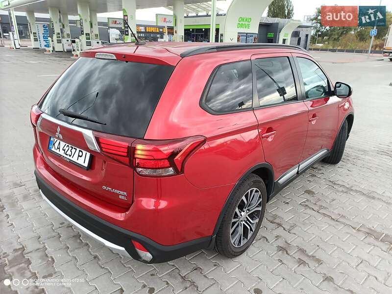 Внедорожник / Кроссовер Mitsubishi Outlander 2016 в Киеве