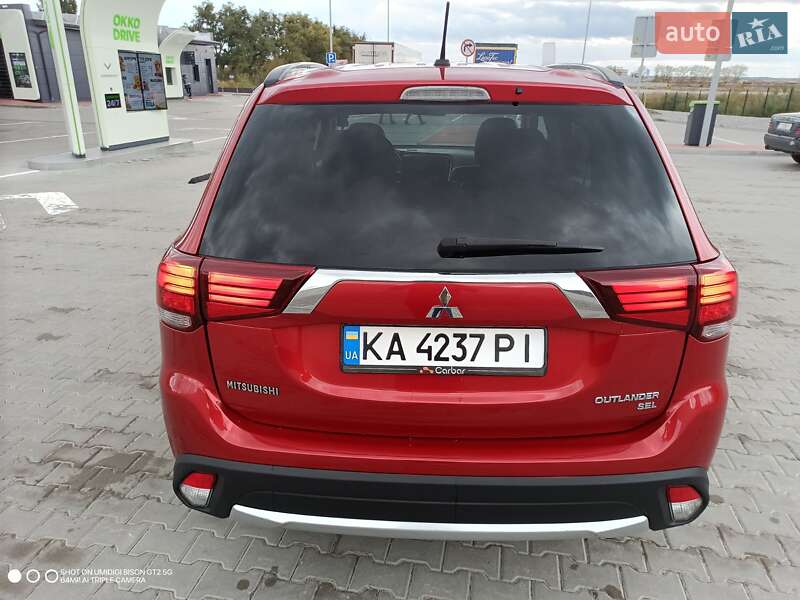 Внедорожник / Кроссовер Mitsubishi Outlander 2016 в Киеве