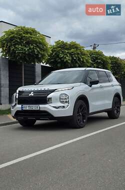 Позашляховик / Кросовер Mitsubishi Outlander 2022 в Києві