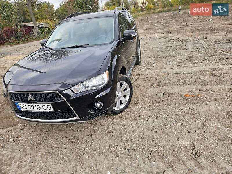 Внедорожник / Кроссовер Mitsubishi Outlander 2010 в Нововолынске