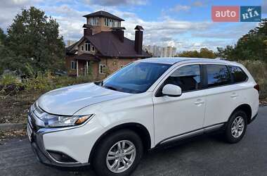 Внедорожник / Кроссовер Mitsubishi Outlander 2019 в 