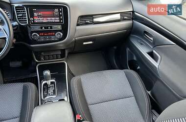 Внедорожник / Кроссовер Mitsubishi Outlander 2019 в 