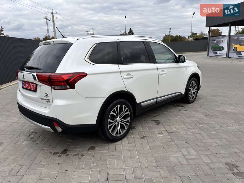 Внедорожник / Кроссовер Mitsubishi Outlander 2016 в Черкассах