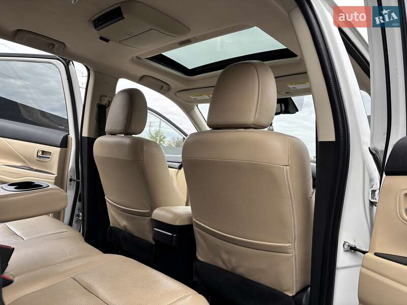 Внедорожник / Кроссовер Mitsubishi Outlander 2016 в Черкассах