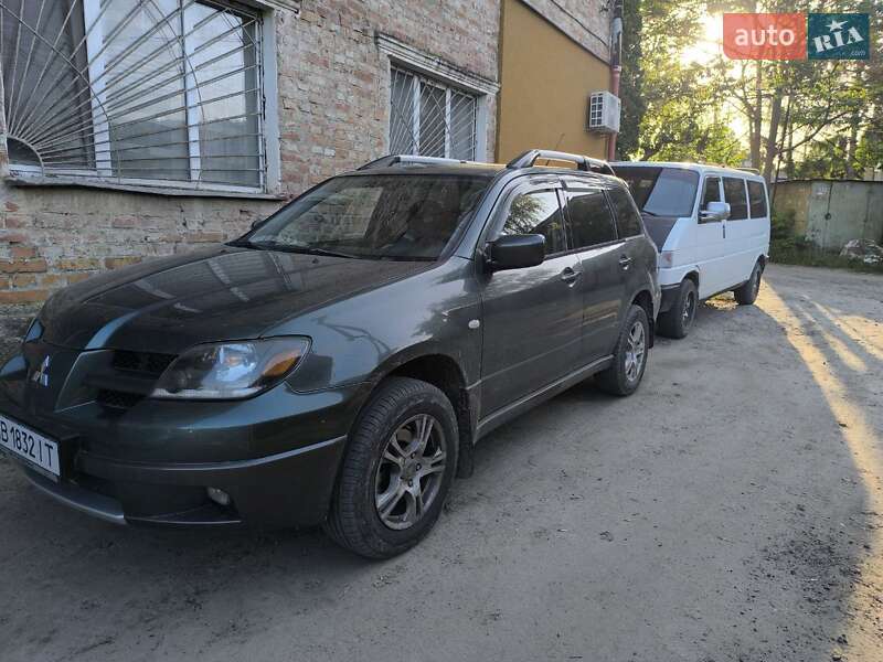 Внедорожник / Кроссовер Mitsubishi Outlander 2003 в Могилев-Подольске фото 5 Внедорожник / Кроссовер Mitsubishi Outlander 2003 в Могилев-Подольске