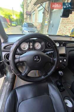 Внедорожник / Кроссовер Mitsubishi Outlander 2003 в 