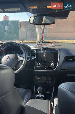 Внедорожник / Кроссовер Mitsubishi Outlander 2020 в Харькове