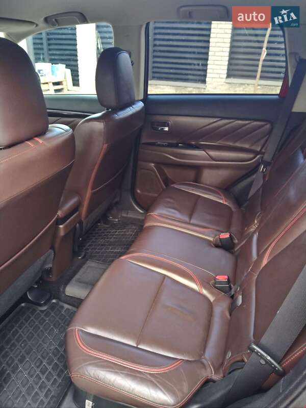 Позашляховик / Кросовер Mitsubishi Outlander 2017 в Тернополі