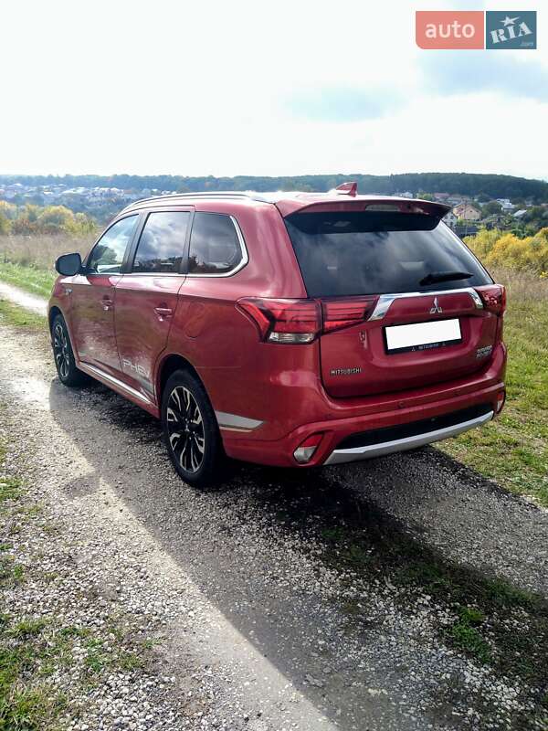 Позашляховик / Кросовер Mitsubishi Outlander 2017 в Тернополі