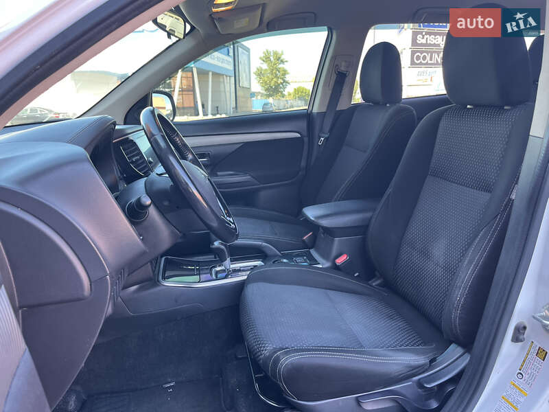 Внедорожник / Кроссовер Mitsubishi Outlander 2017 в Киеве