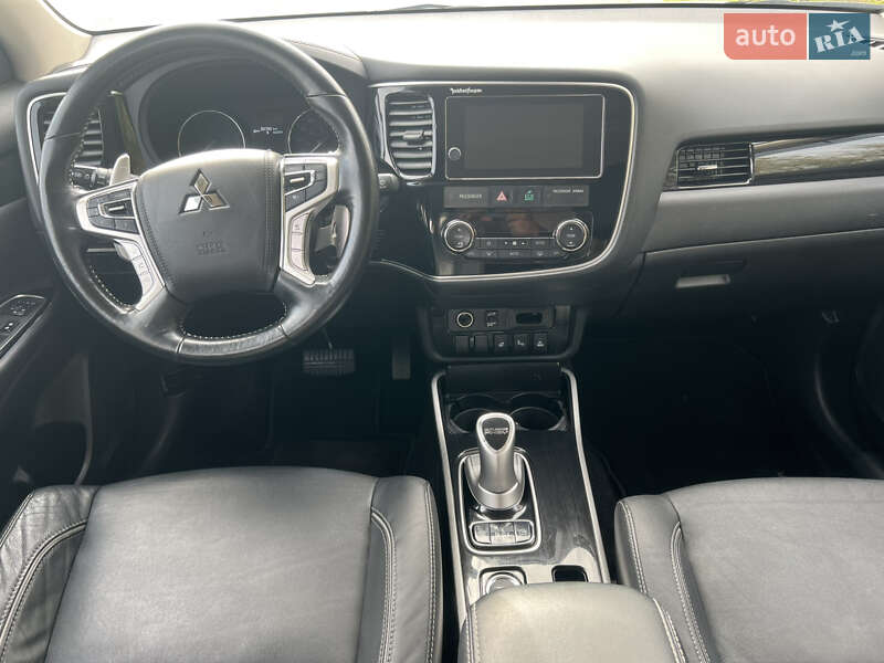 Позашляховик / Кросовер Mitsubishi Outlander 2018 в Києві