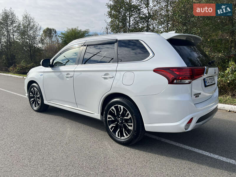 Позашляховик / Кросовер Mitsubishi Outlander 2018 в Києві