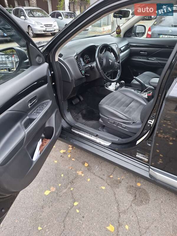 Внедорожник / Кроссовер Mitsubishi Outlander 2018 в Киеве