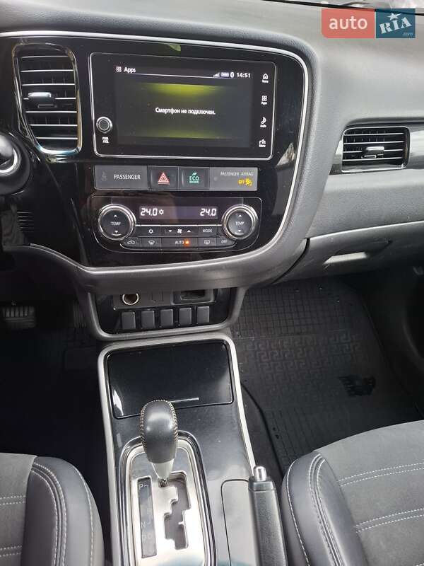 Внедорожник / Кроссовер Mitsubishi Outlander 2018 в Киеве