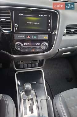 Внедорожник / Кроссовер Mitsubishi Outlander 2018 в 