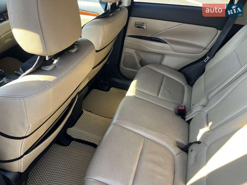 Внедорожник / Кроссовер Mitsubishi Outlander 2013 в Одессе фото 28 Внедорожник / Кроссовер Mitsubishi Outlander 2013 в Одессе