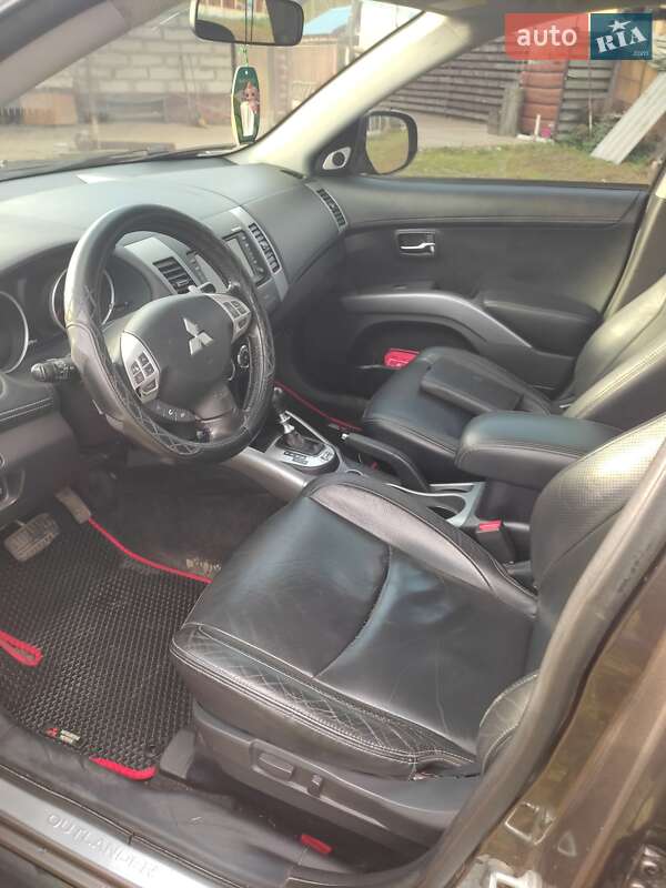 Позашляховик / Кросовер Mitsubishi Outlander 2010 в Чернігові фото 2 Позашляховик / Кросовер Mitsubishi Outlander 2010 в Чернігові