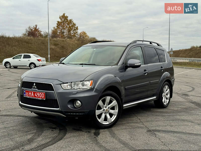 Внедорожник / Кроссовер Mitsubishi Outlander 2012 в Полтаве