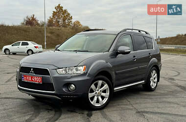 Внедорожник / Кроссовер Mitsubishi Outlander 2012 в 