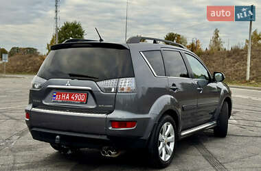 Внедорожник / Кроссовер Mitsubishi Outlander 2012 в 