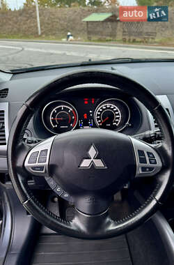 Внедорожник / Кроссовер Mitsubishi Outlander 2012 в 