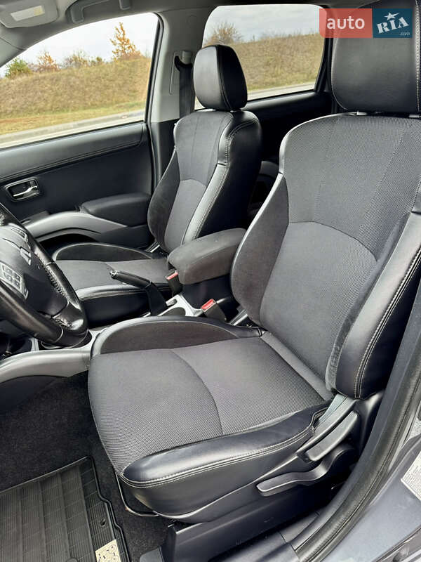 Внедорожник / Кроссовер Mitsubishi Outlander 2012 в Полтаве
