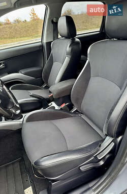 Внедорожник / Кроссовер Mitsubishi Outlander 2012 в 