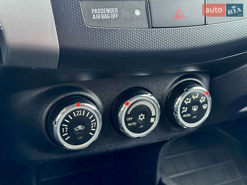 Внедорожник / Кроссовер Mitsubishi Outlander 2012 в Полтаве