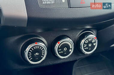 Внедорожник / Кроссовер Mitsubishi Outlander 2012 в 