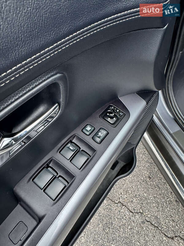 Внедорожник / Кроссовер Mitsubishi Outlander 2012 в Полтаве