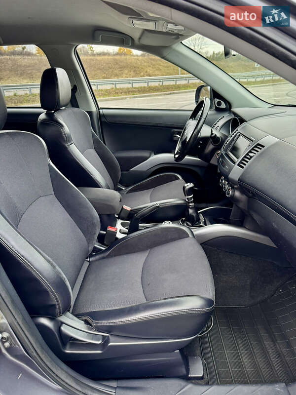 Внедорожник / Кроссовер Mitsubishi Outlander 2012 в Полтаве