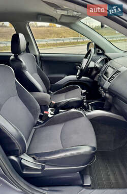 Внедорожник / Кроссовер Mitsubishi Outlander 2012 в 