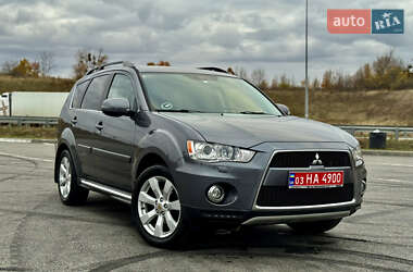Внедорожник / Кроссовер Mitsubishi Outlander 2012 в 