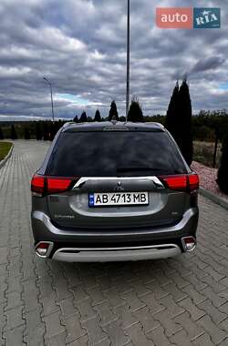 Позашляховик / Кросовер Mitsubishi Outlander 2020 в 