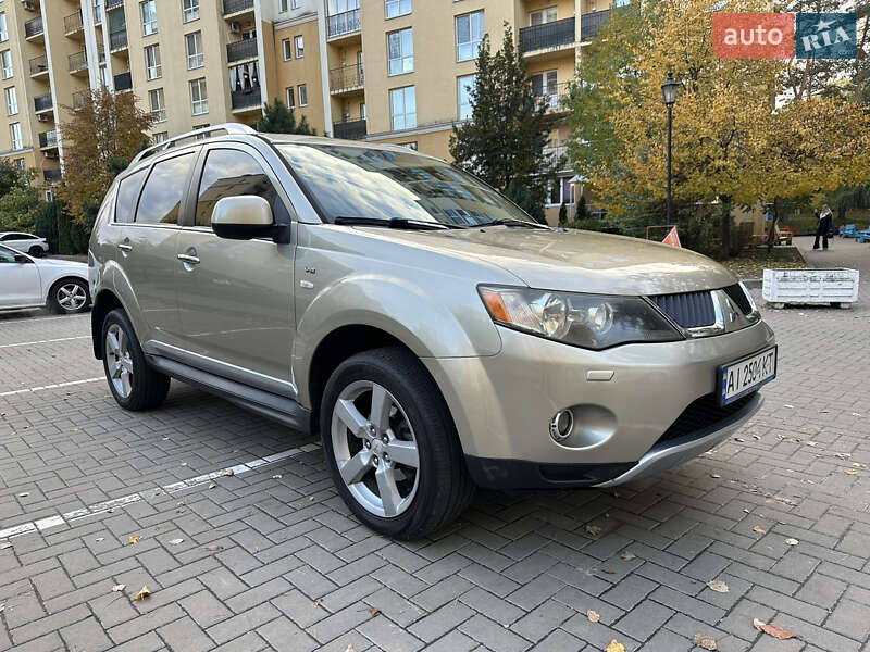 Внедорожник / Кроссовер Mitsubishi Outlander 2009 в Киеве