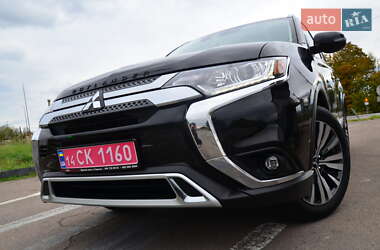 Внедорожник / Кроссовер Mitsubishi Outlander 2020 в 