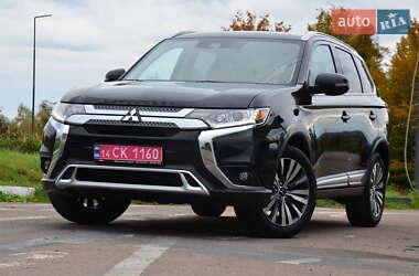 Внедорожник / Кроссовер Mitsubishi Outlander 2020 в 