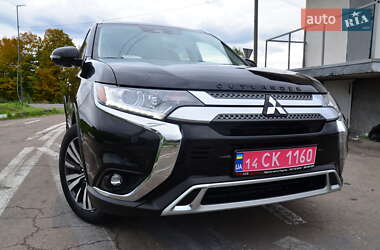 Внедорожник / Кроссовер Mitsubishi Outlander 2020 в 