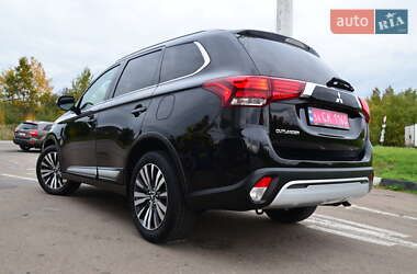 Внедорожник / Кроссовер Mitsubishi Outlander 2020 в 