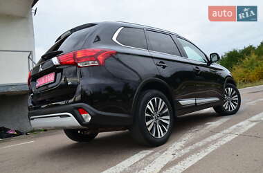 Внедорожник / Кроссовер Mitsubishi Outlander 2020 в 